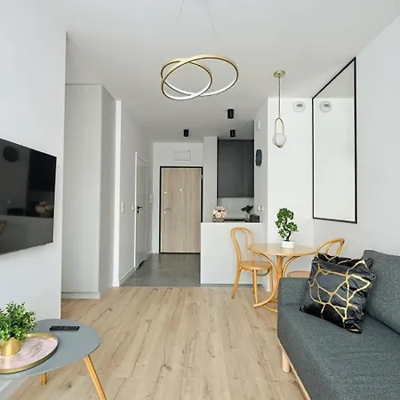 Promenada * ワルシャワ